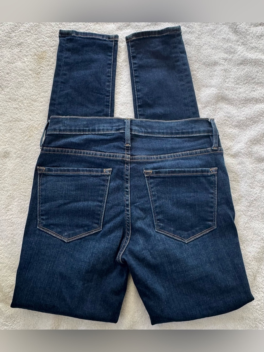 Frame Women’s Dark Blue Stretch Jeans - Classic Back Pocket Design